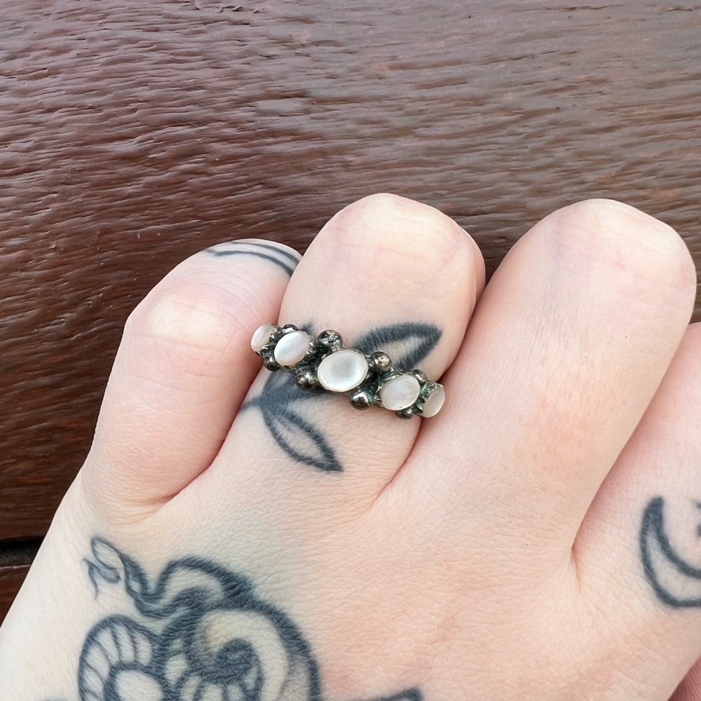 Vintage Mother of Pearl 5 Stone Band